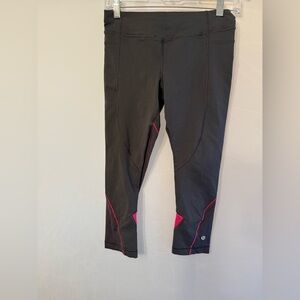 LULULEMON RUN INSPIRED CAPRI CROPPED GRAY PINK TRIM LEGGINGS SIZE 6